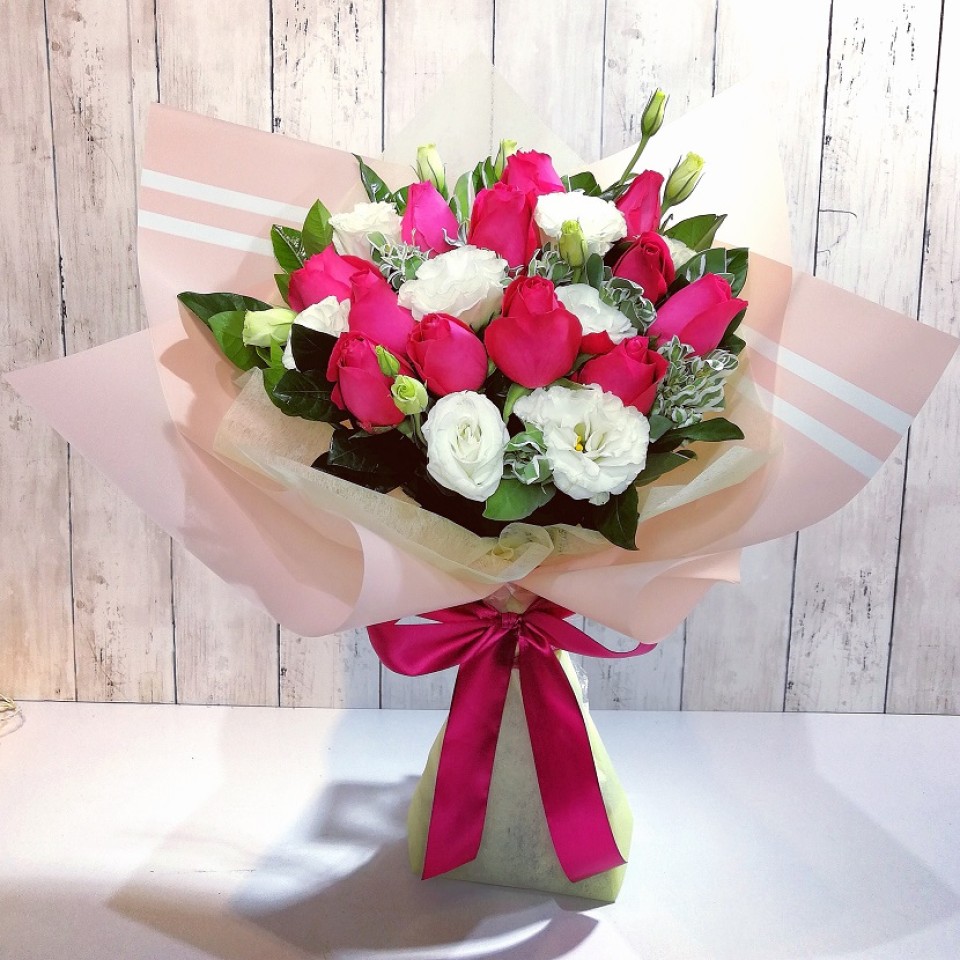 12pcs Roses Bouquet (Color at Your Choice) Medium size